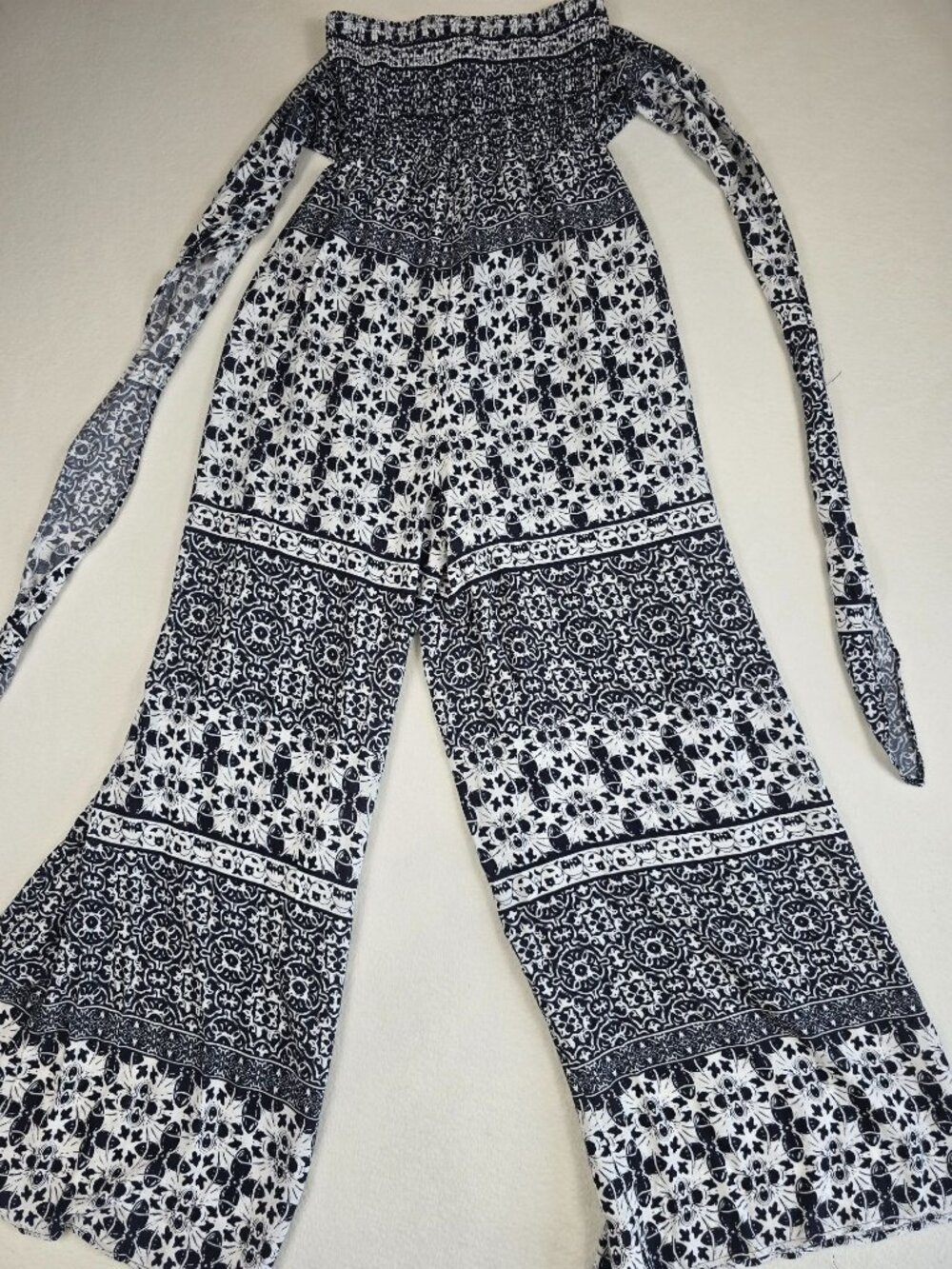 Audrey Parks By Francescas Small Smocked Strapless Floral Boho Jumpsuit - Picture 5 of 6